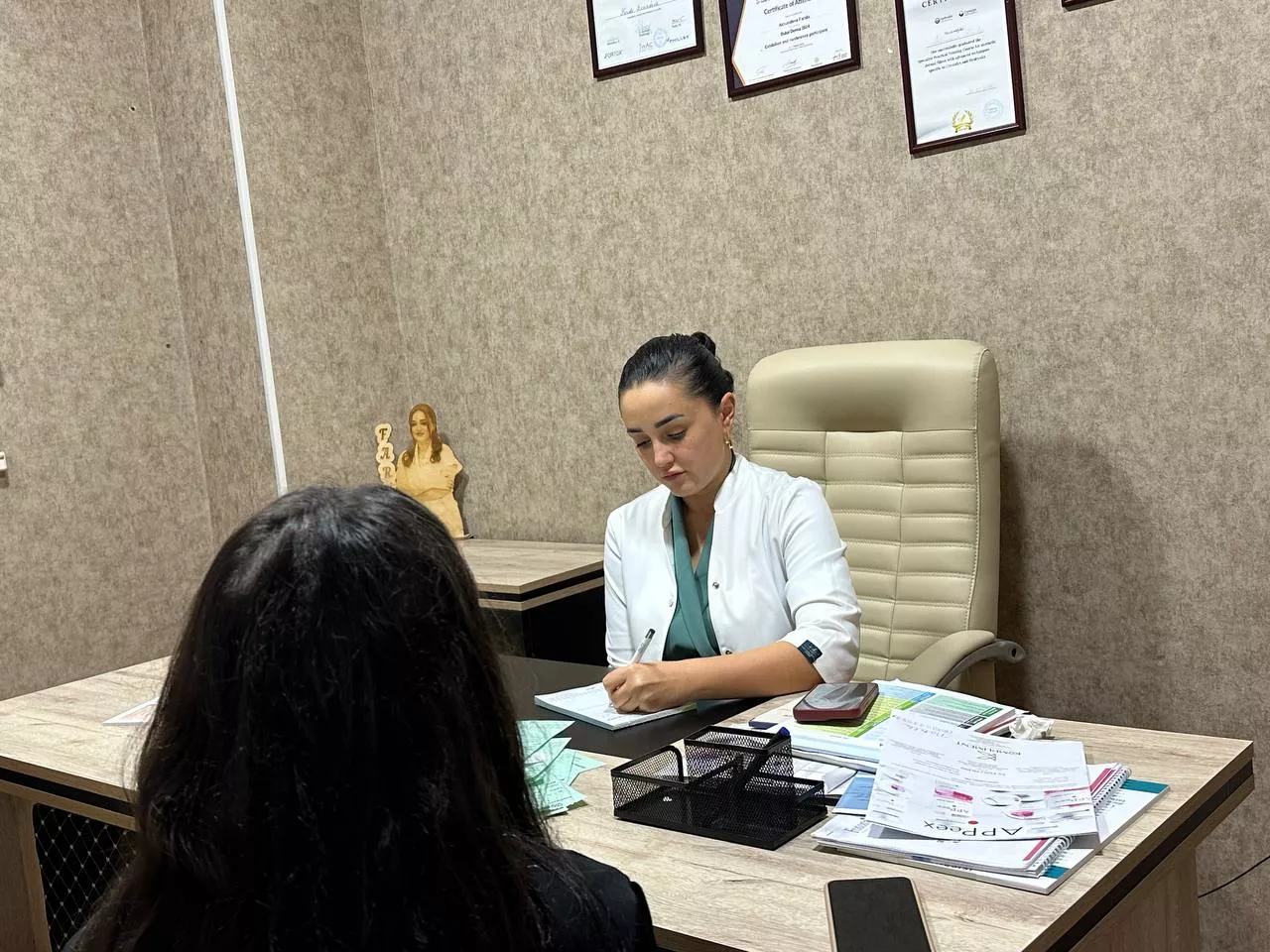 Sızanaq nədir? Dermatoloqun akne vulgaris haqqında ən geniş izahı